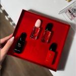 عطور متنوعة تجمع بين انتعاش الزهور وعمق الأخشاب الدافئة. 🌸🪵